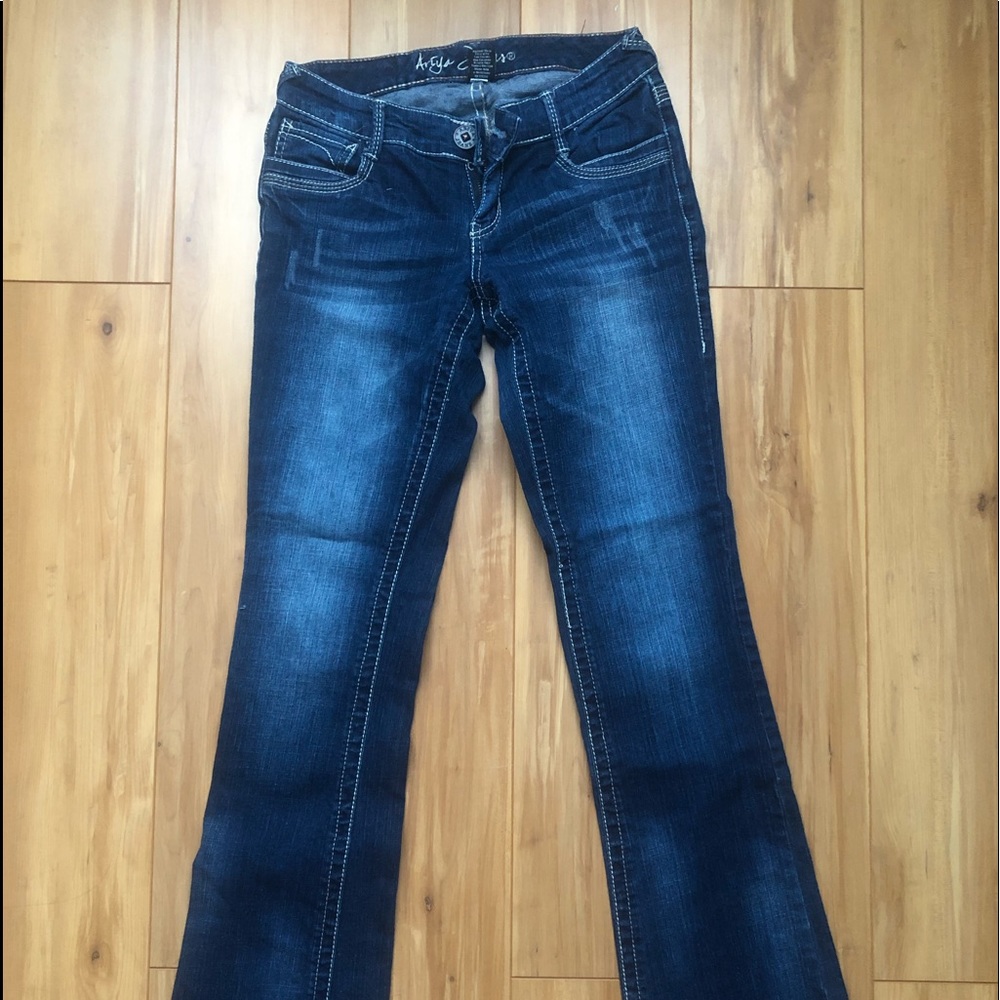 Ariya Jeans